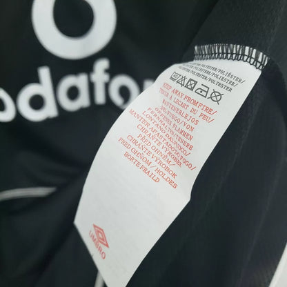 00/02 Manchester United Black Retro