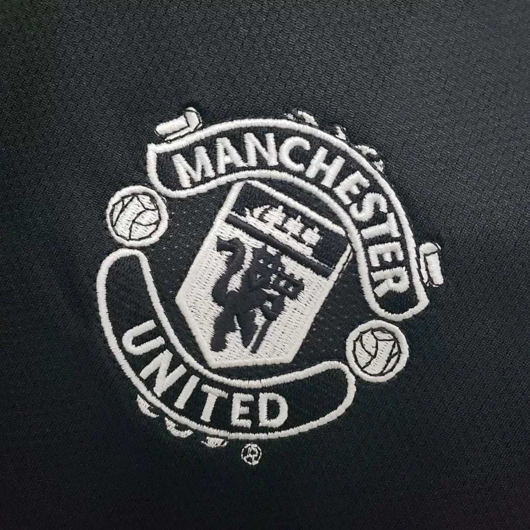 00/02 Manchester United Black Retro