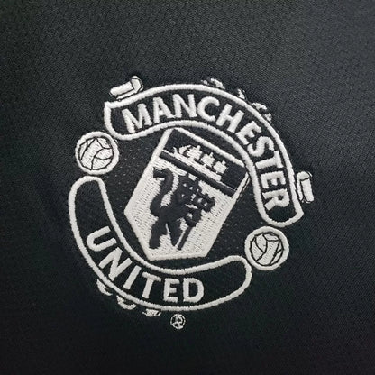 00/02 Manchester United Black Retro